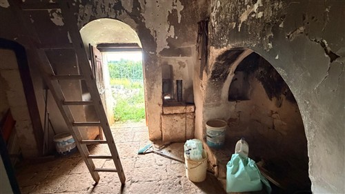 P  R  E  Z  Z  O    R  I  B  A  S  S  A  T  O  -  Corpo di 4 Trulli con 2 depositi